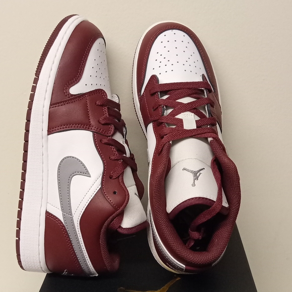 Air Jordan 1 Low (GS) - Picture 11 of 13
